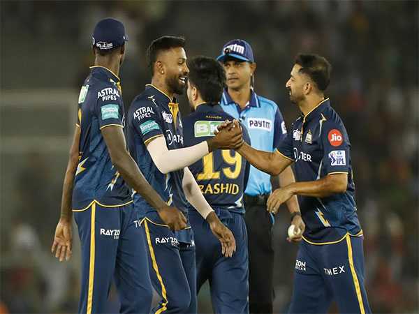 Gujarat Titans pacer Mohit Sharma celebrating with his team after taking a wicket against Punjab Kings (Image: Hardik Pandya Twitter)