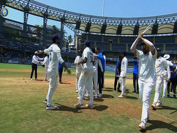 Mumbai Team celebrates victory (Photo: BCCI Domestic/X)