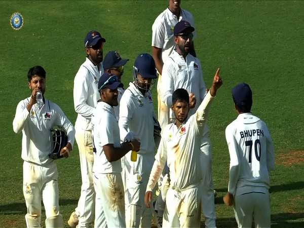 Musheer Khan celebrating with Mumbai team (Photo: BCCI Domestic/X)