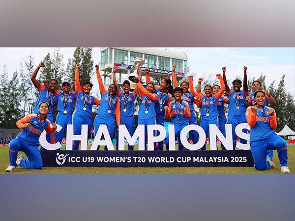 India Under 19 Team with the trophy (Photo: ICC)